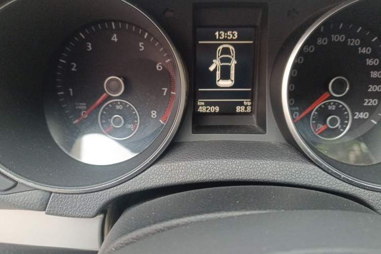 Used Volkswagen Golf 2012 1.4TSI Automatic Luxury Edition Odometer Close Up