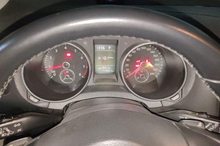 Used Volkswagen Golf 2012 1.6L Automatic Comfort Model Odometer Close Up