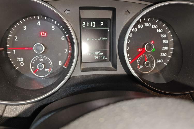 Used Volkswagen Golf 2012 1.4 TSI Automatic Comfort Edition Odometer Close Up
