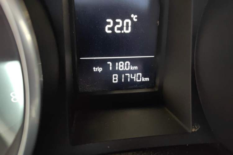 Used Volkswagen Golf 2012 1.6L Automatic Fashion Model Odometer Close Up