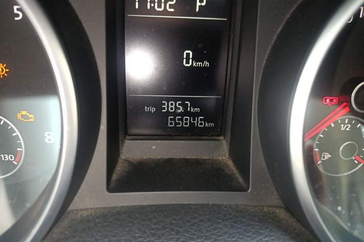 Used Volkswagen Golf 2012 1.4 TSI Automatic Comfort Edition Odometer Close Up