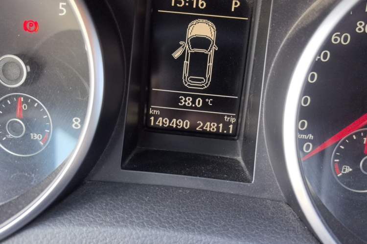 Used Volkswagen Golf 2012 1.4TSI Comfort Convertible Edition Odometer Close Up
