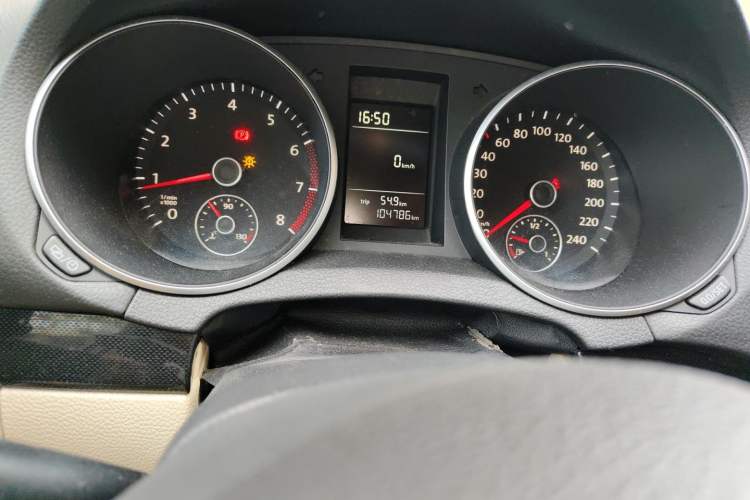 Used Volkswagen Golf 2012 1.4 TSI Manual Comfort Edition Odometer Close Up