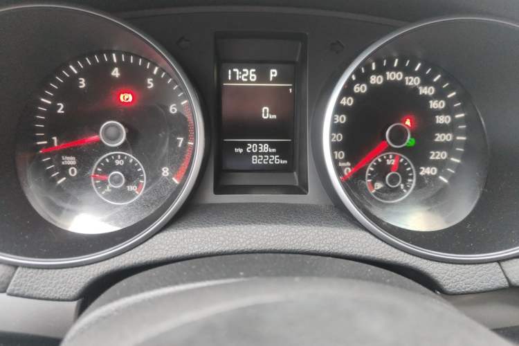Used Volkswagen Golf 2012 1.6L Automatic Fashion Model Odometer Close Up