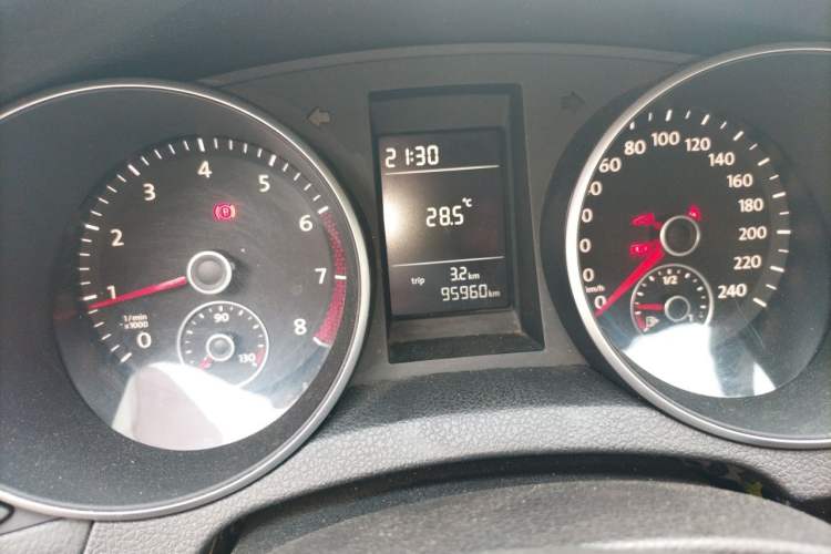 Used Volkswagen Golf 2012 1.6 Manual Comfort Edition Odometer Close Up
