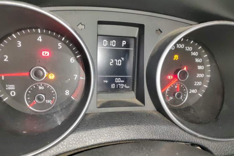 Used Volkswagen Golf 2012 1.6L Automatic Fashion Model Odometer Close Up