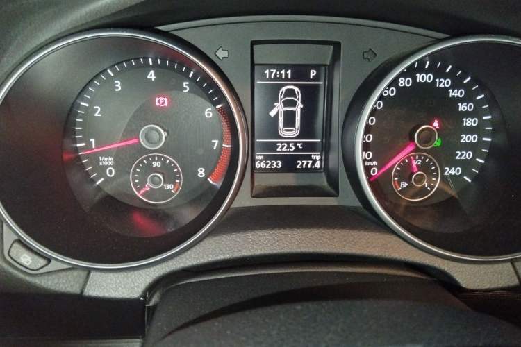 Used Volkswagen Golf 2012 1.4TSI Luxury Convertible Edition Odometer Close Up