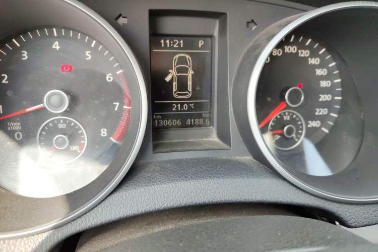 Used Volkswagen Golf 2012 1.4TSI Automatic Luxury Edition Odometer Close Up