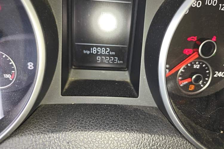 Used Volkswagen Golf 2012 1.6L Automatic Fashion Model Odometer Close Up