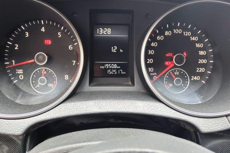 Used Volkswagen Golf 2012 1.6 Manual Comfort Edition Odometer Close Up