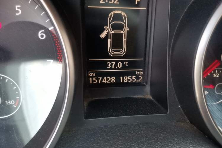 Used Volkswagen Golf 2012 1.4TSI Luxury Convertible Edition Odometer Close Up