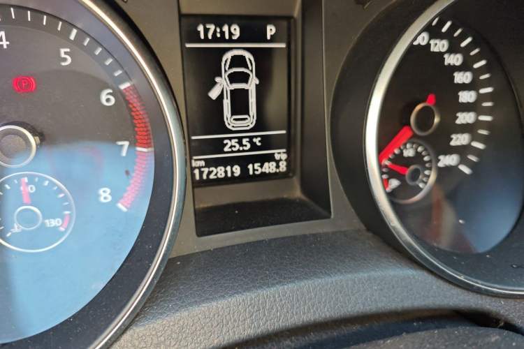 Used Volkswagen Golf 2012 1.4TSI Luxury Convertible Edition Odometer Close Up