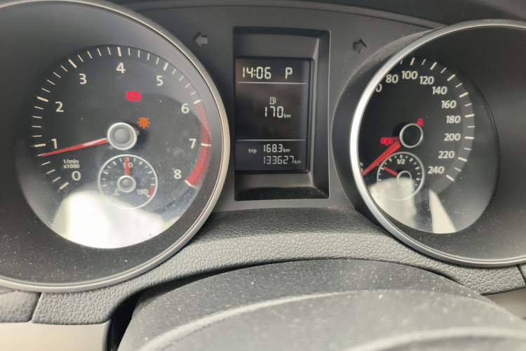 Used Volkswagen Golf 2012 1.6L Automatic Fashion Model Odometer Close Up