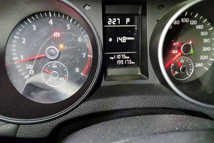 Used Volkswagen Golf 2012 1.6L Automatic Comfort Model Odometer Close Up