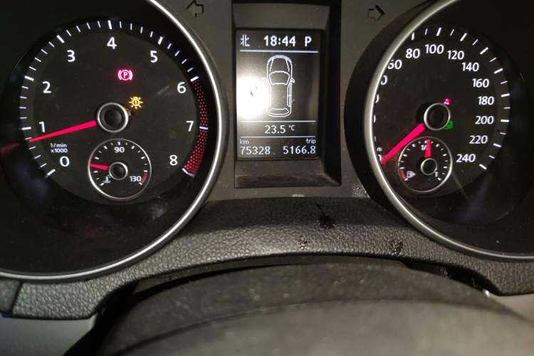 Used Volkswagen Golf 2012 1.4TSI Automatic Luxury Edition Odometer Close Up