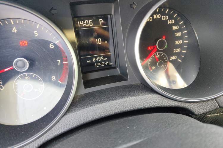 Used Volkswagen Golf 2012 1.6L Automatic Comfort Model Odometer Close Up
