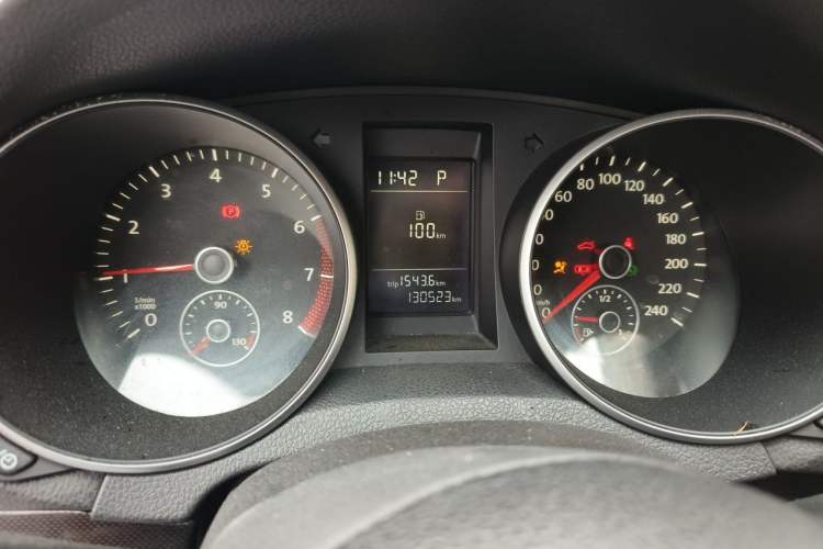 Used Volkswagen Golf 2012 1.6L Automatic Comfort Model Odometer Close Up
