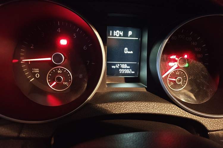 Used Volkswagen Golf 2012 1.6L Automatic Comfort Model Odometer Close Up