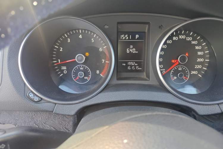 Used Volkswagen Golf 2012 1.6L Automatic Fashion Model Odometer Close Up