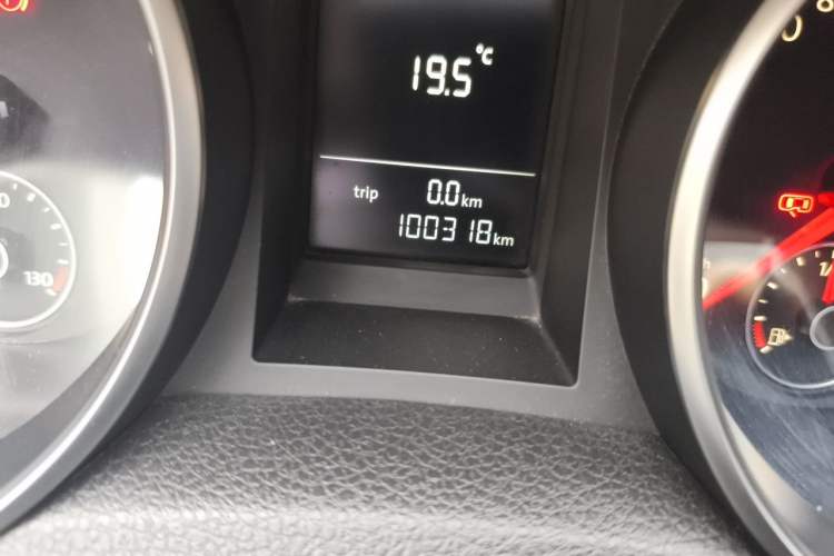 Used Volkswagen Golf 2012 1.6 Manual Fashion Edition Odometer Close Up