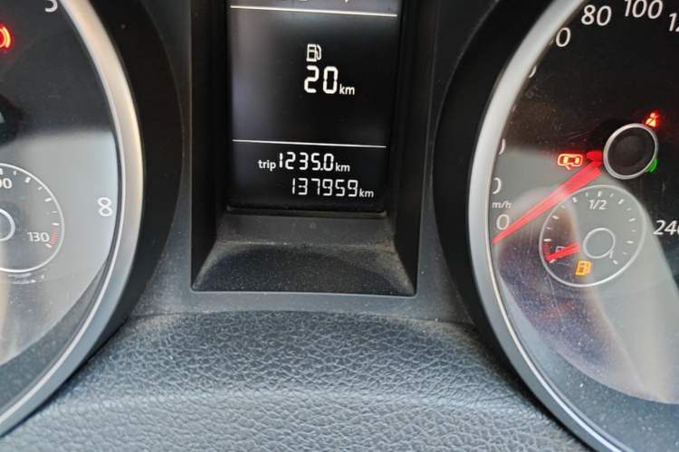 Used Volkswagen Golf 2012 1.4 TSI Automatic Comfort Edition Odometer Close Up