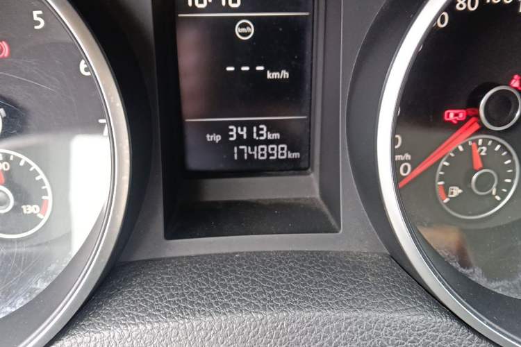 Used Volkswagen Golf 2012 1.4 TSI Manual Comfort Edition Odometer Close Up