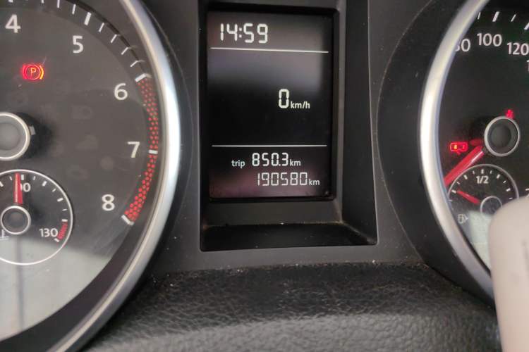Used Volkswagen Golf 2012 1.6 Manual Comfort Edition Odometer Close Up