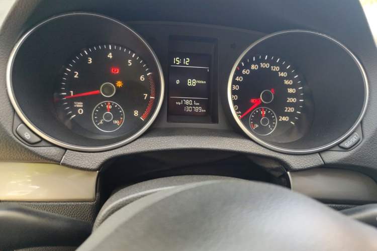 Used Volkswagen Golf 2012 1.6 Manual Fashion Edition Odometer Close Up