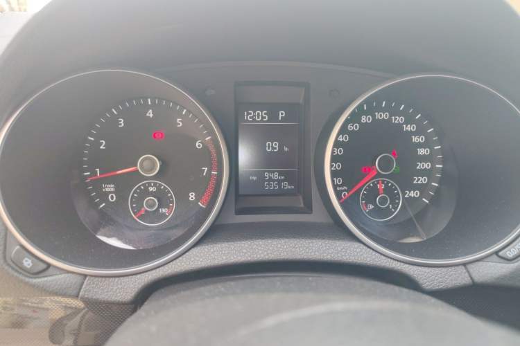 Used Volkswagen Golf 2012 1.6L Automatic Comfort Model Odometer Close Up