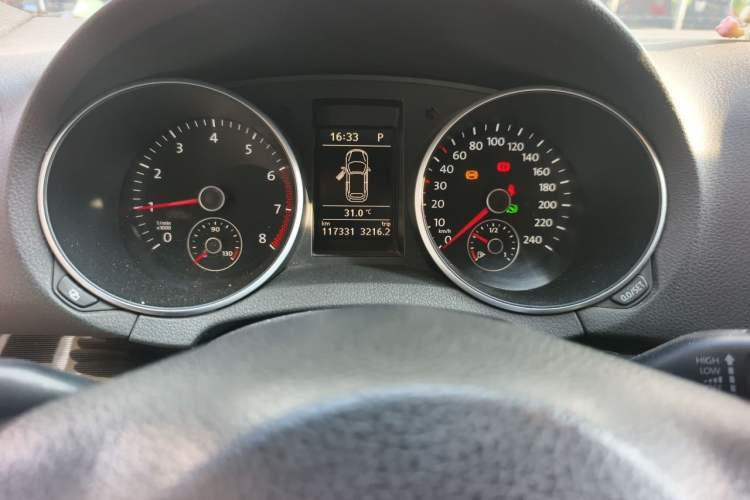Used Volkswagen Golf 2012 1.4TSI Luxury Convertible Edition Odometer Close Up