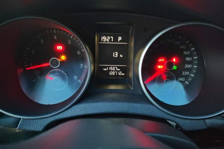 Used Volkswagen Golf 2012 1.4 TSI Automatic Comfort Edition Odometer Close Up