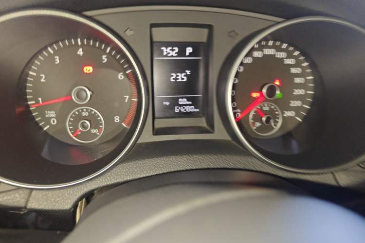 Used Volkswagen Golf 2012 1.6L Automatic Comfort Model Odometer Close Up