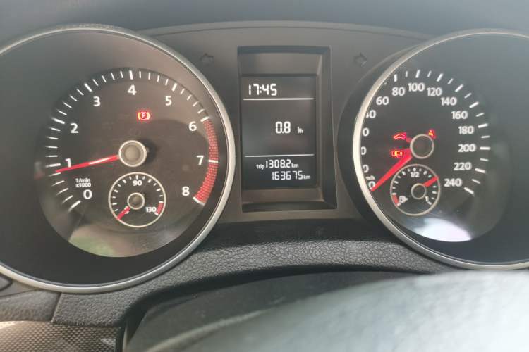 Used Volkswagen Golf 2012 1.6 Manual Comfort Edition Odometer Close Up