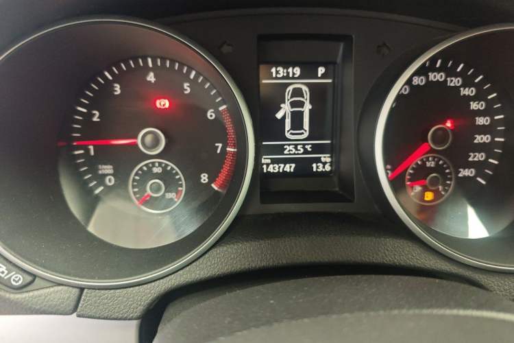 Used Volkswagen Golf 2012 1.4TSI Automatic Luxury Edition Odometer Close Up