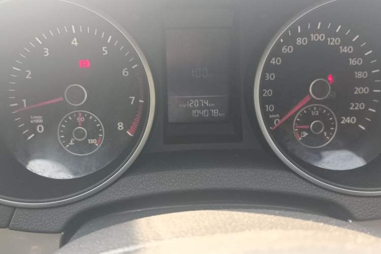Used Volkswagen Golf 2012 1.6L Automatic Fashion Model Odometer Close Up