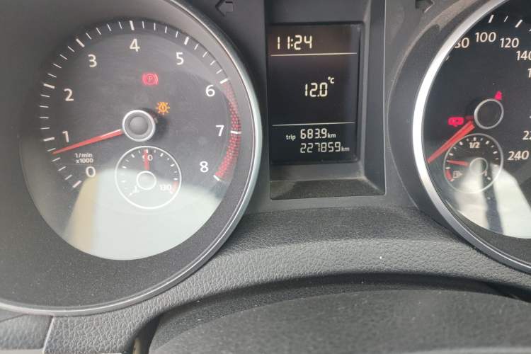 Used Volkswagen Golf 2012 1.4 TSI Manual Comfort Edition Odometer Close Up