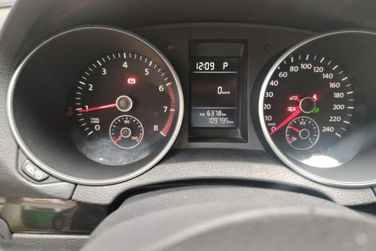 Used Volkswagen Golf 2012 1.6L Automatic Comfort Model Odometer Close Up