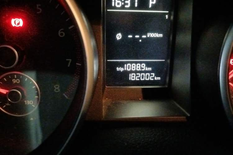Used Volkswagen Golf 2012 1.6L Automatic Comfort Model Odometer Close Up