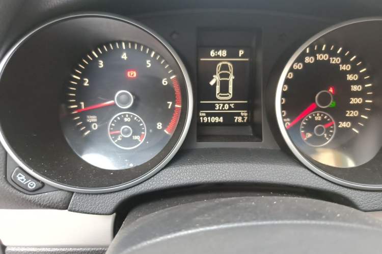 Used Volkswagen Golf 2012 1.4TSI Automatic Luxury Edition Odometer Close Up
