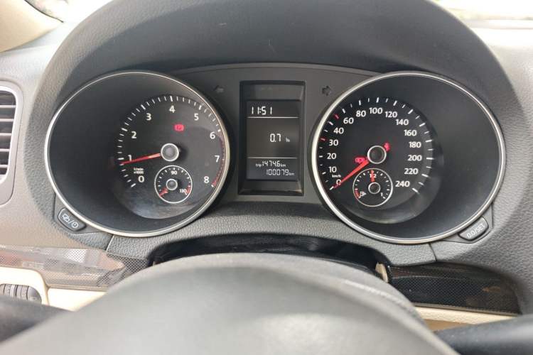 Used Volkswagen Golf 2012 1.6 Manual Comfort Edition Odometer Close Up