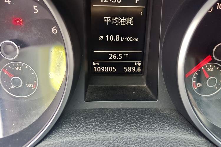 Used Volkswagen Golf 2012 1.4TSI Automatic Luxury Edition Odometer Close Up