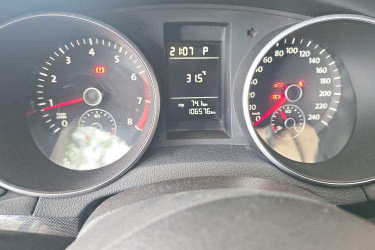 Used Volkswagen Golf 2012 1.6L Automatic Comfort Model Odometer Close Up