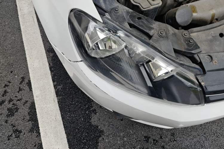 Used Volkswagen Golf 2012 1.6L Automatic Comfort Model Right Front Headlight
