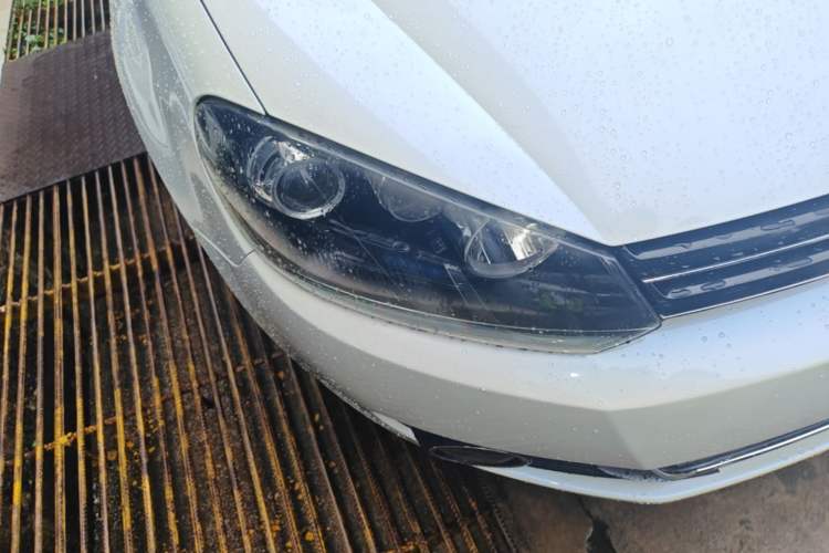 Used Volkswagen Golf 2012 1.6L Automatic Comfort Model Right Front Headlight