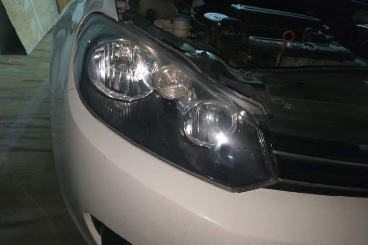 Used Volkswagen Golf 2012 1.6L Automatic Comfort Model Right Front Headlight