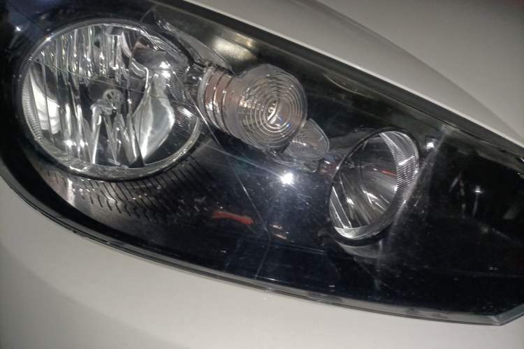 Used Volkswagen Golf 2012 1.6L Automatic Fashion Model Right Front Headlight