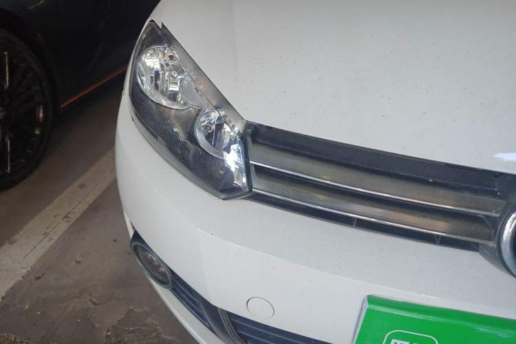 Used Volkswagen Golf 2012 1.6L Automatic Comfort Model Right Front Headlight