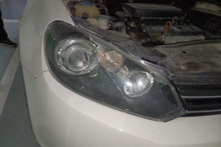 Used Volkswagen Golf 2012 1.6L Automatic Comfort Model Right Front Headlight