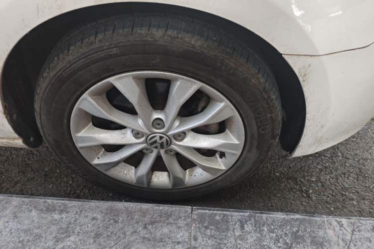 Used Volkswagen Golf 2012 1.4 TSI Automatic Comfort Edition Right Front Wheel Hub