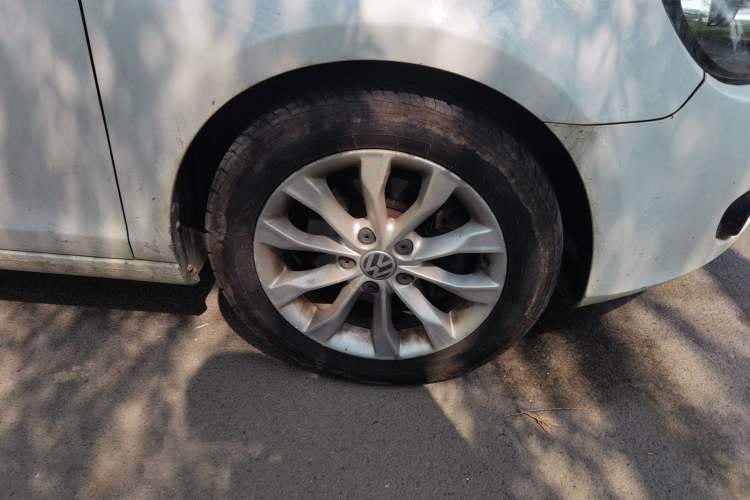 Used Volkswagen Golf 2012 1.4 TSI Automatic Comfort Edition Right Front Wheel Hub